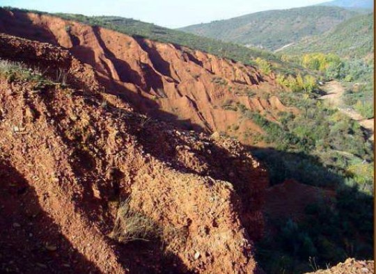 Ruta de senderismo por las Pequeñas Médulas de Guadalajara